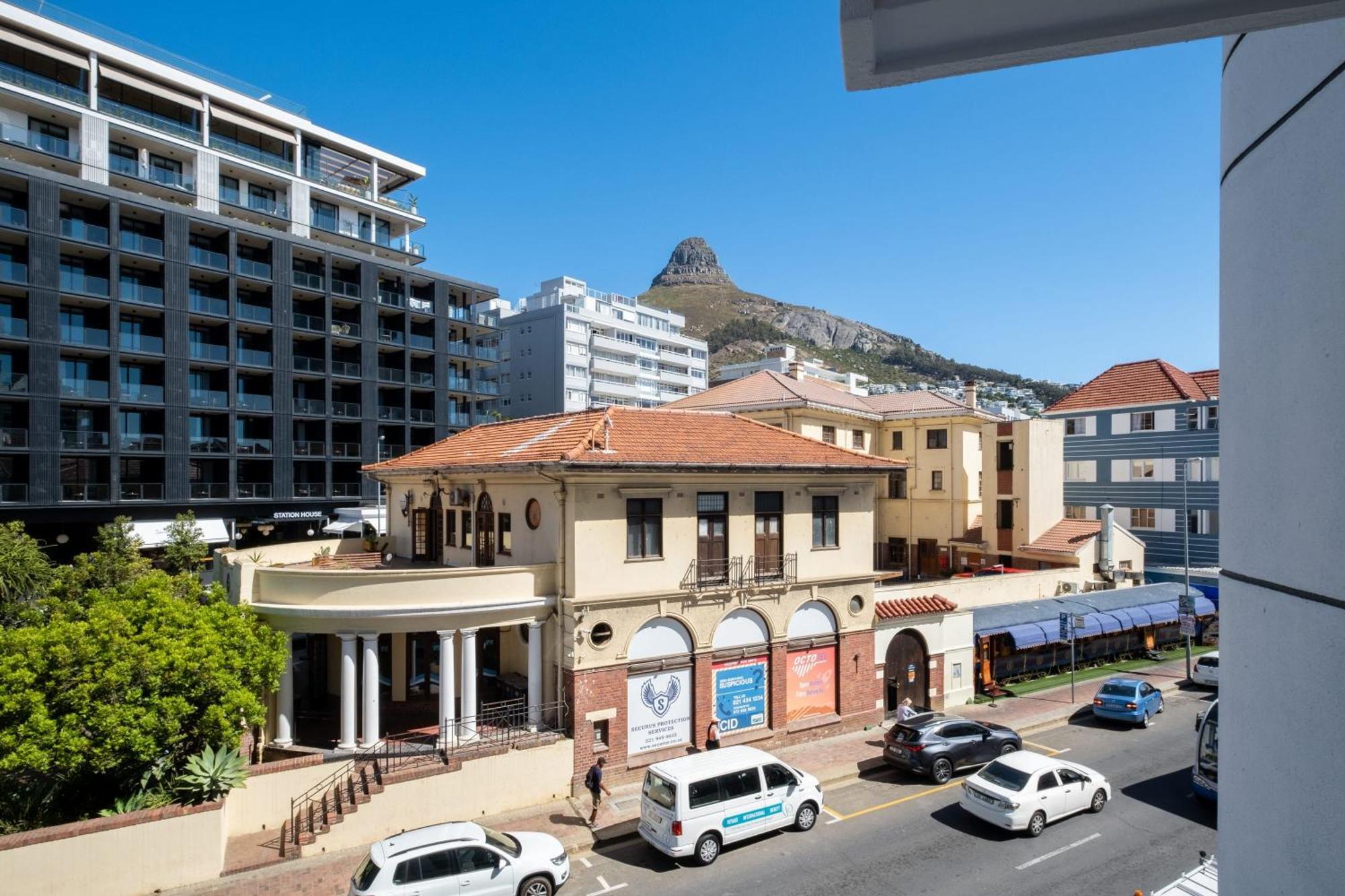 Flamingo 404 - Sea Point Apartment