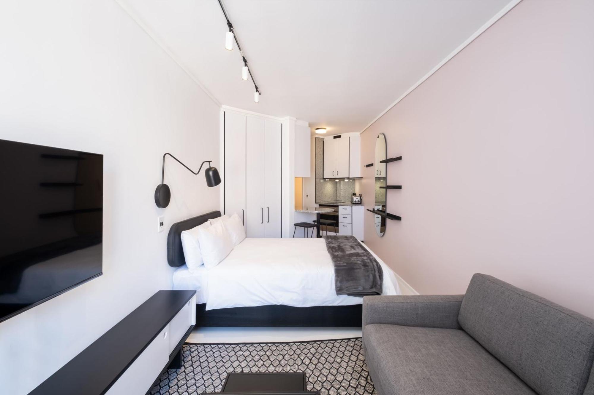 Flamingo 404 - Sea Point Apartment *